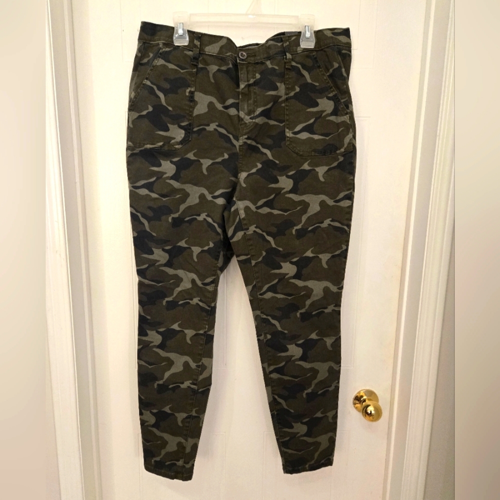 NWT Torrid Size 18 Green Brown Camouflage Print Cotton Denim Jeans Pants